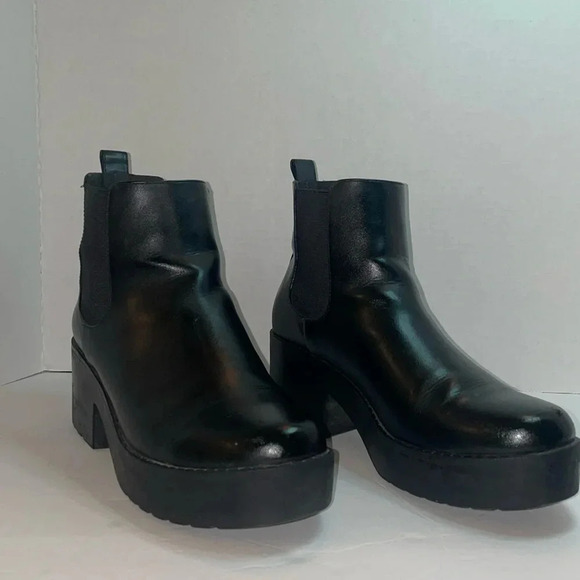 Divided by H&M Size 9.5 Faux Leather Chunky Heeled Pull On Ankle Booties - Picture 1 of 6